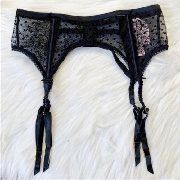 Victoria's Secret Lace Garter Belt - Picture 4 of 16